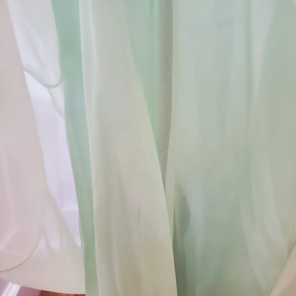 Vintage mint green lace trimmed night gown